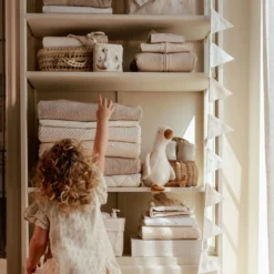 Slinger met vlaggetjes - Beige - Newborn Naturals - Little Goose